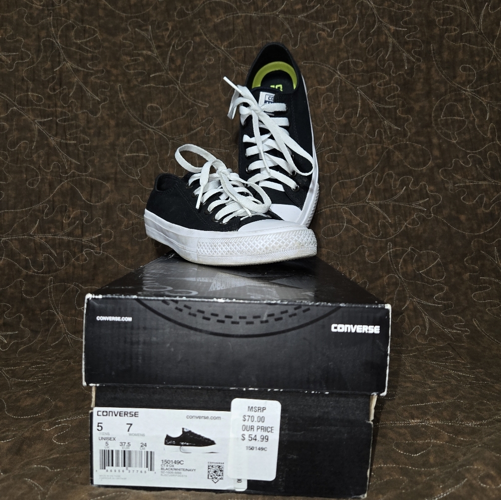 Converse All Star Chuck Taylor II, Women's size 7 (LIKE NEW)